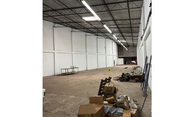 LOCAL / AVENIDA ANCON / 1485M / BODEGA  / OFICINAS / ANDEN / VACIO