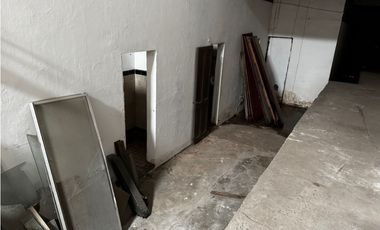 LOCAL / AVENIDA ANCON / 1485M / BODEGA  / OFICINAS / ANDEN / VACIO