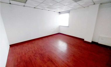 ALQUILER GALERA CON OFICINAS FRENTE AL METRO EN LAS MAÑANITAS