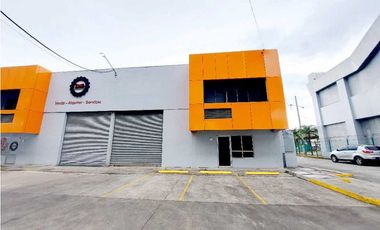 ALQUILER GALERA CON OFICINAS FRENTE AL METRO EN LAS MAÑANITAS