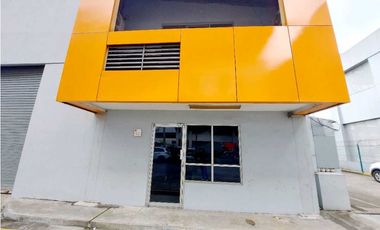 ALQUILER GALERA CON OFICINAS FRENTE AL METRO EN LAS MAÑANITAS