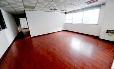 ALQUILER GALERA CON OFICINAS FRENTE AL METRO EN LAS MAÑANITAS