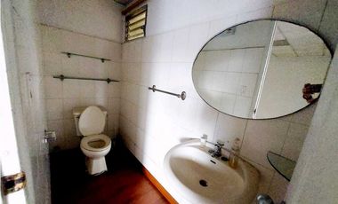 ALQUILER GALERA CON OFICINAS FRENTE AL METRO EN LAS MAÑANITAS