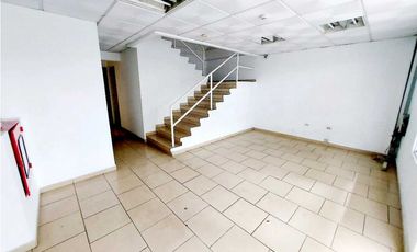 ALQUILER GALERA CON OFICINAS FRENTE AL METRO EN LAS MAÑANITAS