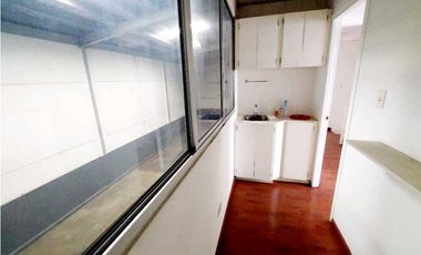 ALQUILER GALERA CON OFICINAS FRENTE AL METRO EN LAS MAÑANITAS