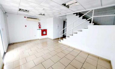 ALQUILER GALERA CON OFICINAS FRENTE AL METRO EN LAS MAÑANITAS