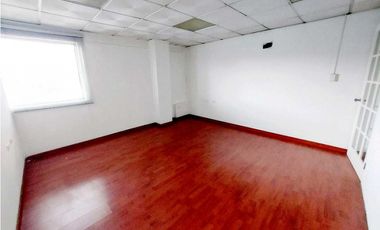 ALQUILER GALERA CON OFICINAS FRENTE AL METRO EN LAS MAÑANITAS