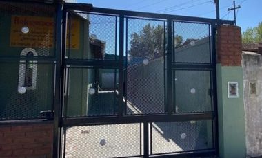 Casa con Departamento en venta en Merlo Norte