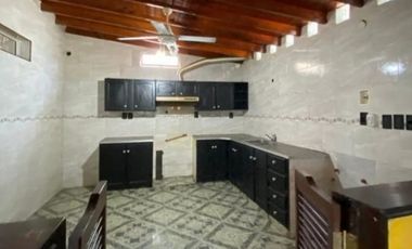 Casa con Departamento en venta en Merlo Norte
