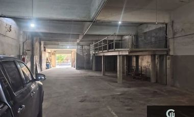Galpón en alquiler de 300m2 ubicado en Lomas del Mirador