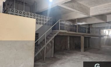 Galpón en alquiler de 300m2 ubicado en Lomas del Mirador