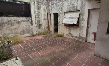 VENTA PH  3AMB PATIO LAVADERO A RECICLAR  QUILMES