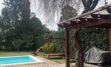 Venta Casa 3 Dormitorios. Parque - Pileta. Cochera
