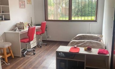 Venta Casa 3 Dormitorios. Parque - Pileta. Cochera