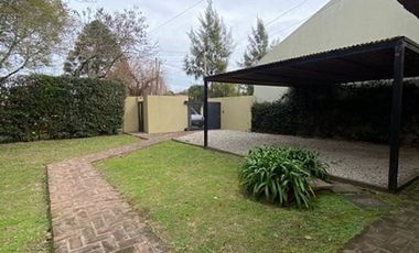 Venta Casa 3 Dormitorios. Parque - Pileta. Cochera