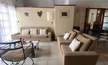 Venta Casa 3 Dormitorios. Parque - Pileta. Cochera