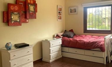 Venta Casa 3 Dormitorios. Parque - Pileta. Cochera