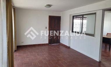 Casa en Venta en Martín de Poveda / Constantino