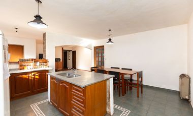 VENTA QUINTA 5 AMB C.PILETA EN LUJAN-PERMUTA-