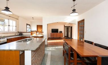 VENTA QUINTA 5 AMB C.PILETA EN LUJAN-PERMUTA-