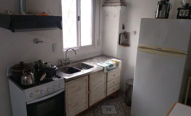 VENTA 2 CASAS EN UN LOTE. COCHERA/JARDIN/PARRILLA