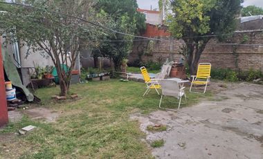 VENTA 2 CASAS EN UN LOTE. COCHERA/JARDIN/PARRILLA