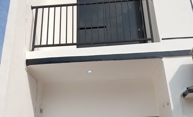 Dekat stadion pakansari rumah 2 lantai istimewa