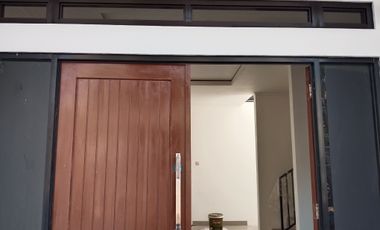 Dekat stadion pakansari rumah 2 lantai istimewa