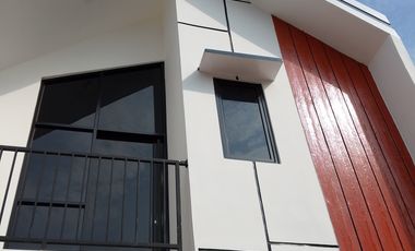 Dekat stadion pakansari rumah 2 lantai istimewa