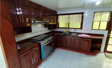 Se vende casa en la colonia ISSSTE en Pachuca.