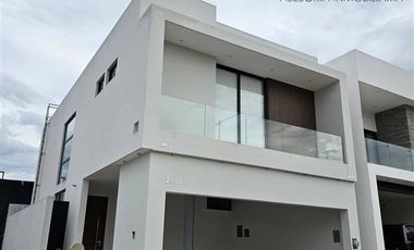 Casa en Privada Acanto