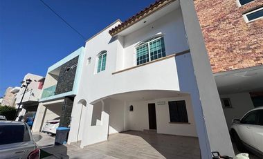 Se vende casa en Country Álamos