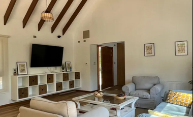 AMPLIA Y ELEGANTE CASA EN LA PUNTILLA CON GRAN TERRENO