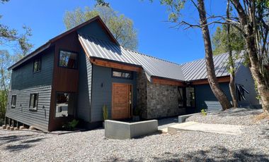 AMPLIA Y ELEGANTE CASA EN LA PUNTILLA CON GRAN TERRENO