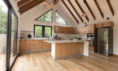 AMPLIA Y ELEGANTE CASA EN LA PUNTILLA CON GRAN TERRENO