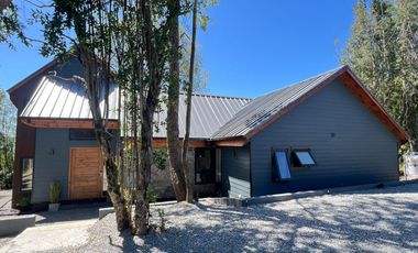 AMPLIA Y ELEGANTE CASA EN LA PUNTILLA CON GRAN TERRENO