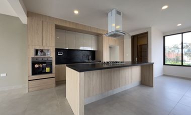 VENDO CASA EN ZAVALETA