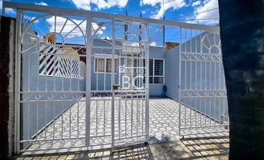 Casa en venta , Parques santa cruz del valle , Tlaquepaque.