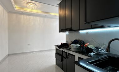 Rumah Modern Classic dalam Townhouse Lebak Bulus Jakarta Selatan