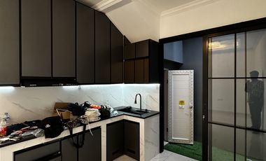 Rumah Modern Classic dalam Townhouse Lebak Bulus Jakarta Selatan