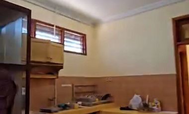 ruang usaha strategis dekat gor manahan