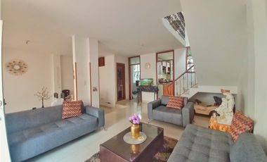Maat vende Casa en conjunto-Villeta 155M2 $450Millones