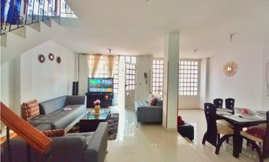 Maat vende Casa en conjunto-Villeta 155M2 $450Millones