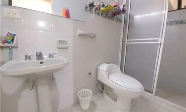 Apartamento amplio en segundo piso en barrio Las Flores en Palmira