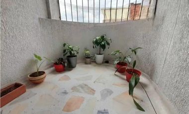 Apartamento amplio en segundo piso en barrio Las Flores en Palmira