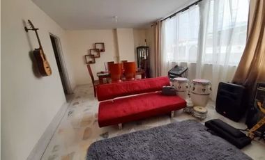 Apartamento amplio en segundo piso en barrio Las Flores en Palmira