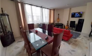 Apartamento amplio en segundo piso en barrio Las Flores en Palmira
