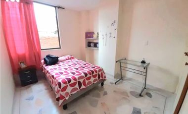 Apartamento amplio en segundo piso en barrio Las Flores en Palmira