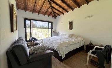 Venta de Hermosa Casa en Alto del Escobero en Unidad Cerrada