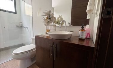 Venta de Hermosa Casa en Alto del Escobero en Unidad Cerrada